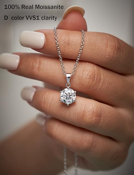 Avyra Pendant Necklace