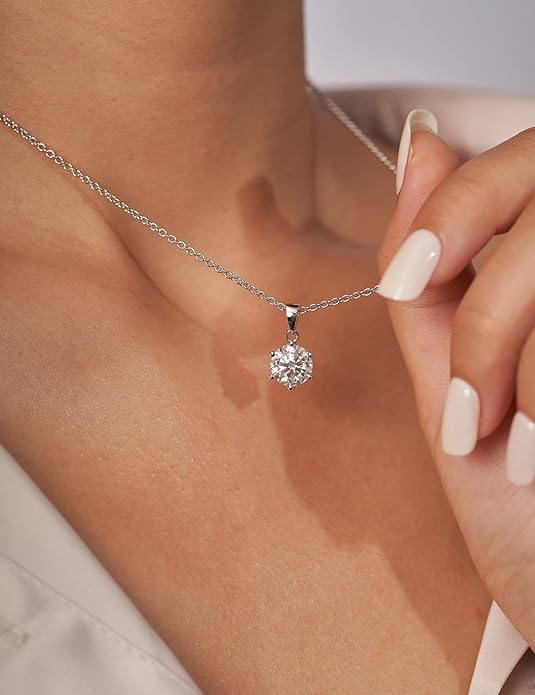 Avyra Pendant Necklace
